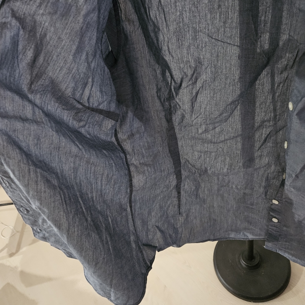 Women's Banana Republic Button Down - Picture 7 of 7